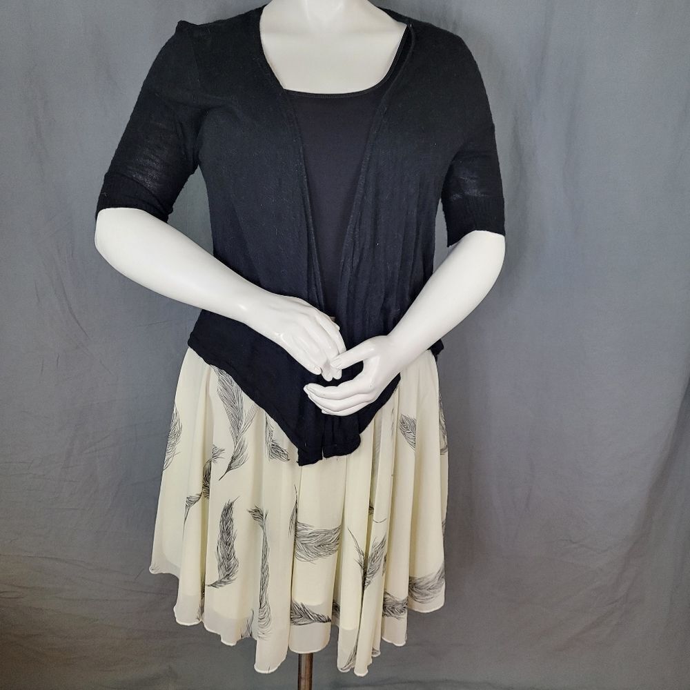 For Cynthia Creme Colored Lined Feather Print Half Zip‎ Short Skirt Size L